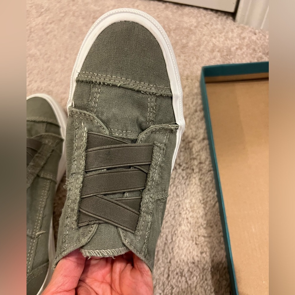 Blowfish Malibu sneaker…MINT Condition!